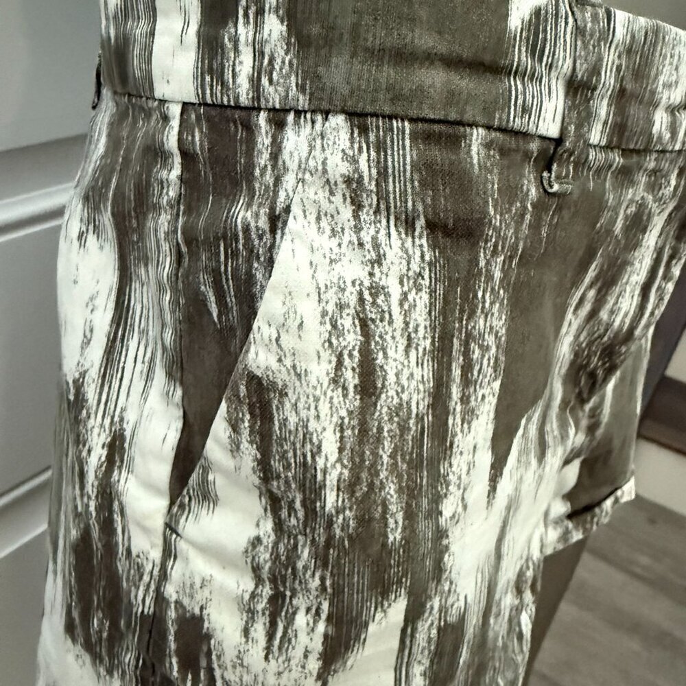 Gap Animal Print Cargo Shorts 3" Size 4 - Picture 3 of 5
